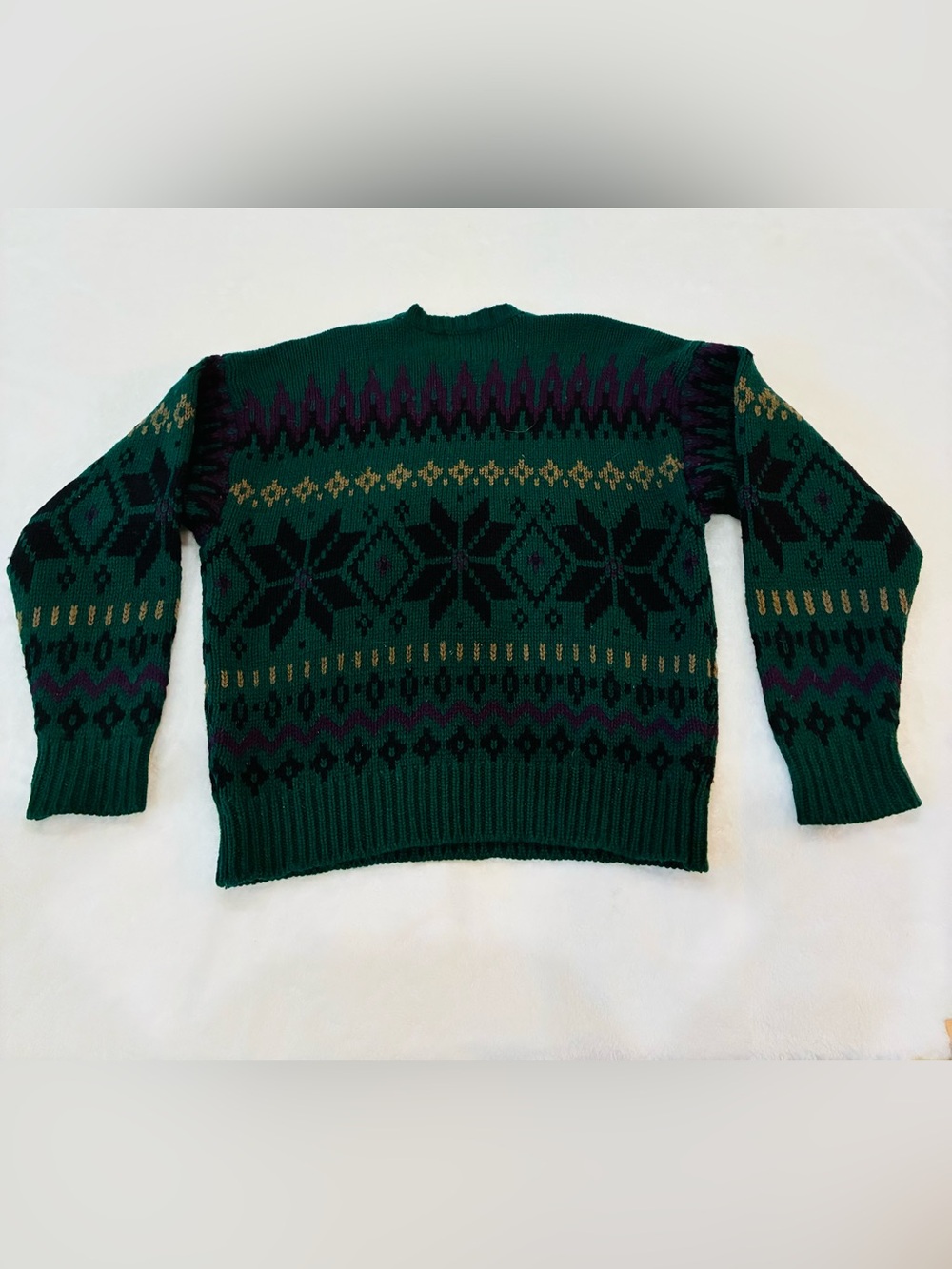 Vintage 1990s GAP 100% Pure Wool Nordic Sweater ✨
An absolute gem from the 90s!